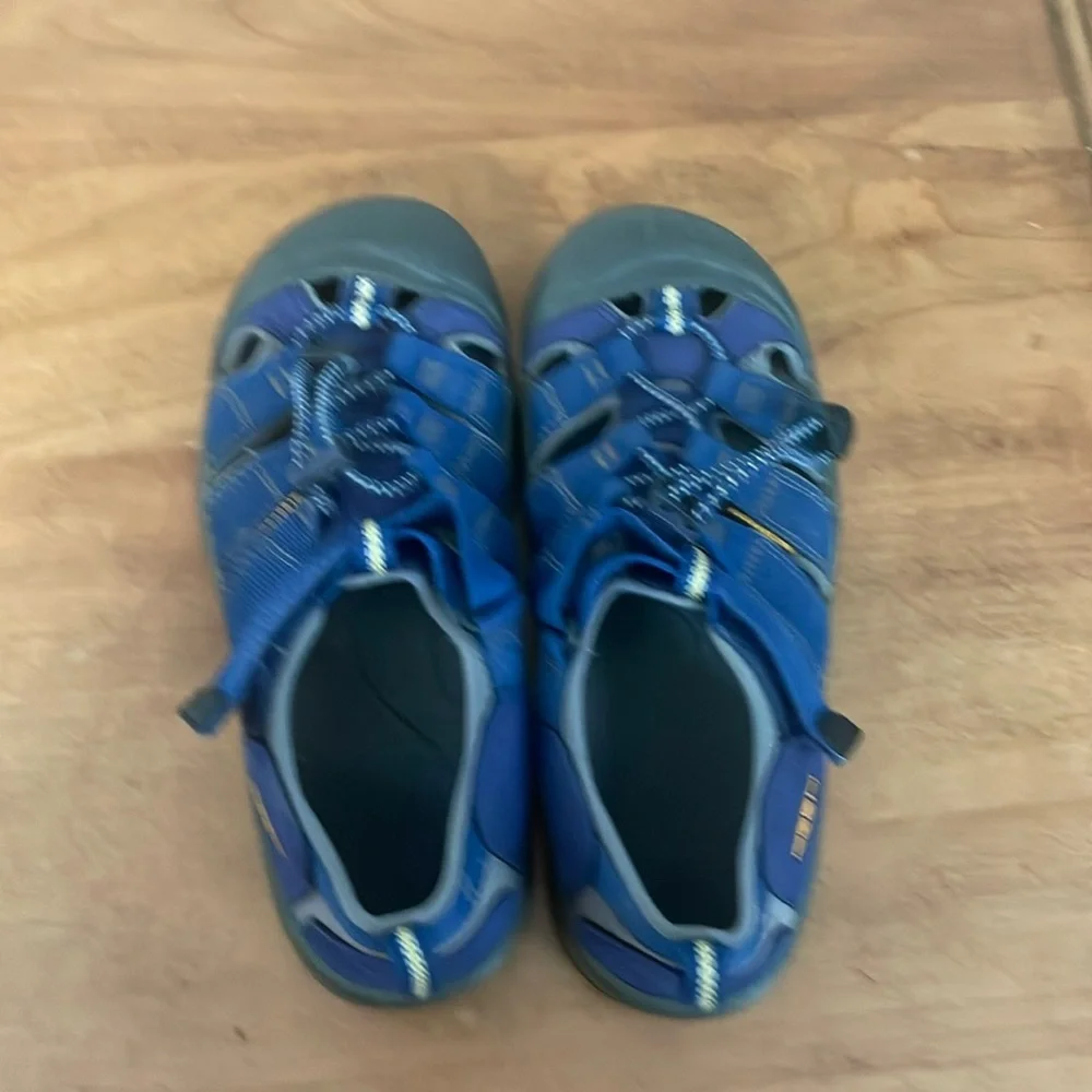 KEEN Water Sandals Size 9
